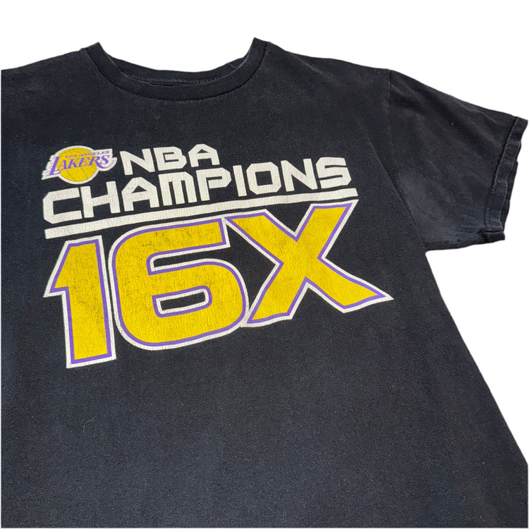 LA Lakers 16X Champs Tee Sz M