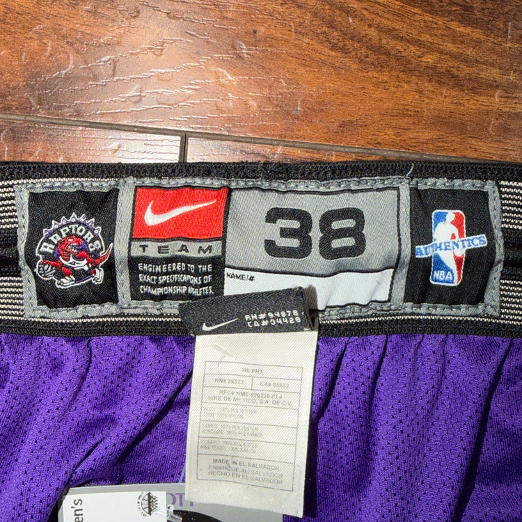 Nike 00's Toronto Raptors Shorts Sz M