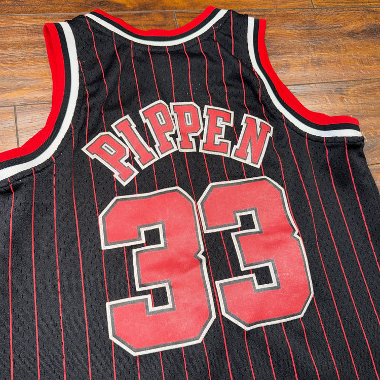 MN Chicago Bulls Scottie Pippen Jersey Sz YM