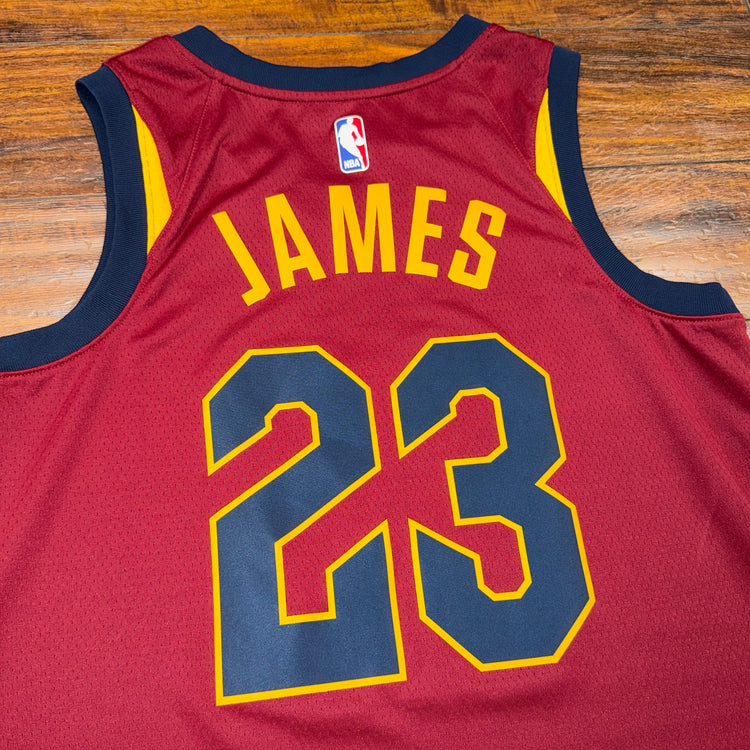 NWT Nike Cleveland Cavaliers LeBron James Jersey Sz M