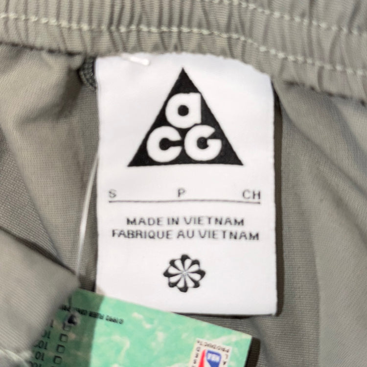 Nike ACG Snowgrass Cargo Shorts Sz S