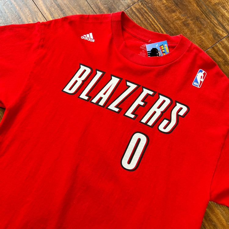 (Web) Adidas Blazers Lillard Signed Tee Size XL