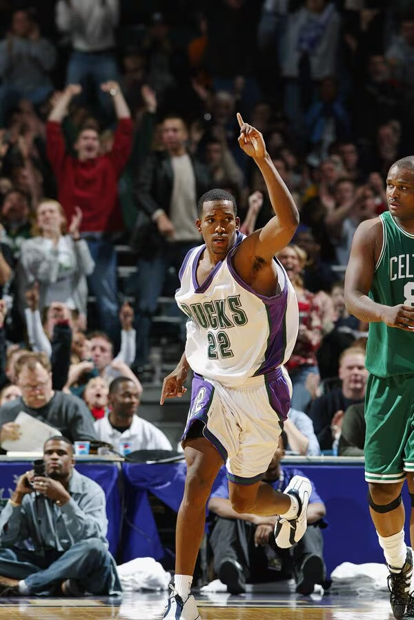Reebok 00’s Milwaukee Bucks Michael Redd Home Jersey YXL