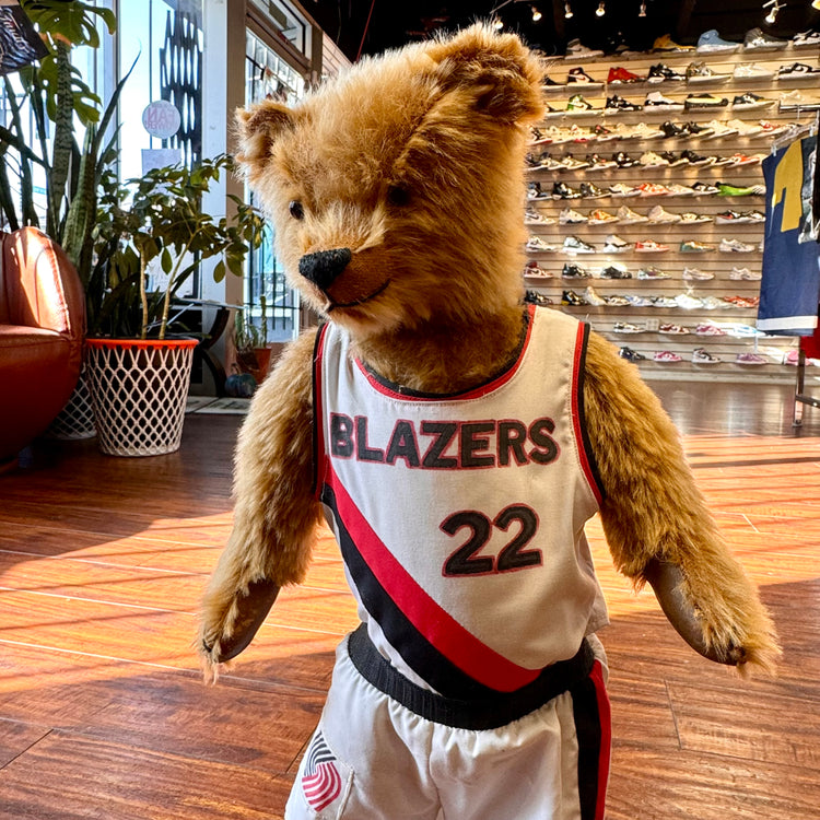 Bunker Hill 90’s Blazers Clyde Drexler Bear