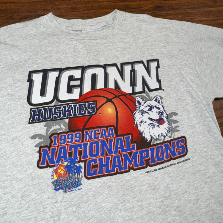 Logo 7 1999 UCONN Champs Tee Sz L