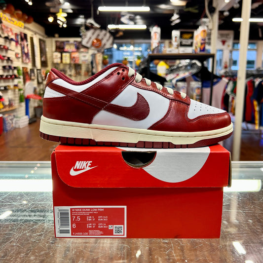DS Nike Dunk Low Vintage Team Red Women’s 6