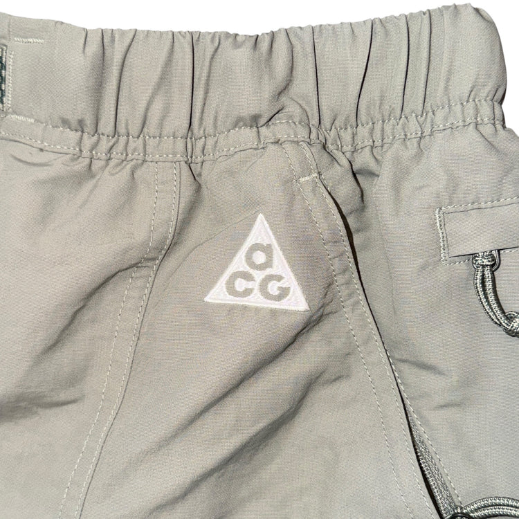 Nike ACG Snowgrass Cargo Shorts Sz S