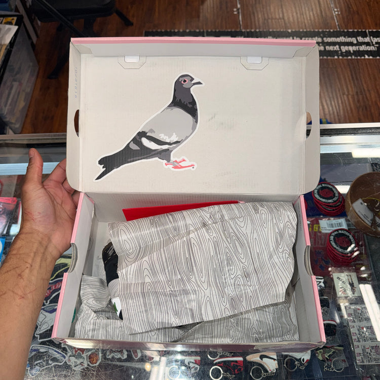 PREOWNED Signed Nike SB Dunk Low Jeff Staple Panda Pigeon Men’s 9