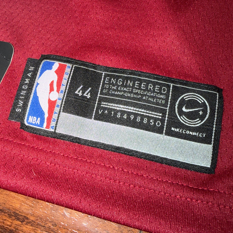 NWT Nike Cleveland Cavaliers LeBron James Jersey Sz M