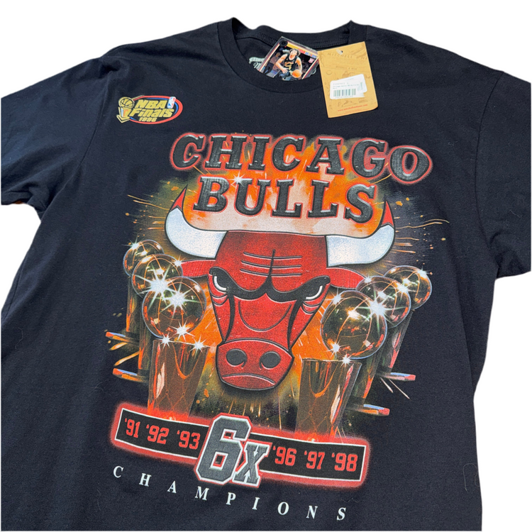 NWT Mitchell & Ness Bulls 6X Champs Tee Sz L