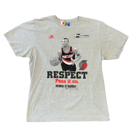 Adidas Portland Trail Blazerd Dame “Respect, Pass It On” Tee Sz L
