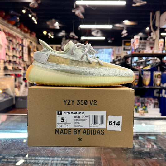 DS Yeezy 350 V2 Hyperspace Multiple Sizes