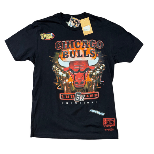 NWT Mitchell & Ness Bulls 6X Champs Tee Sz L